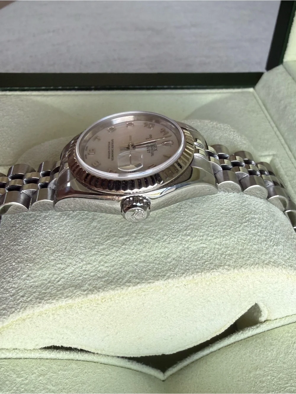 Rolex Ladies Watch with Mother-of-Pearl Dial, fluted bezel and jubilee Bracelet